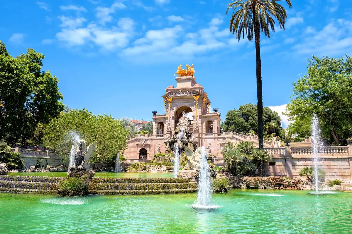 Explore Parc de la Ciutadella: Barcelona's Historic Urban Oasis