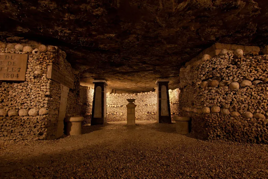 Paris Catacombs Is Creepy