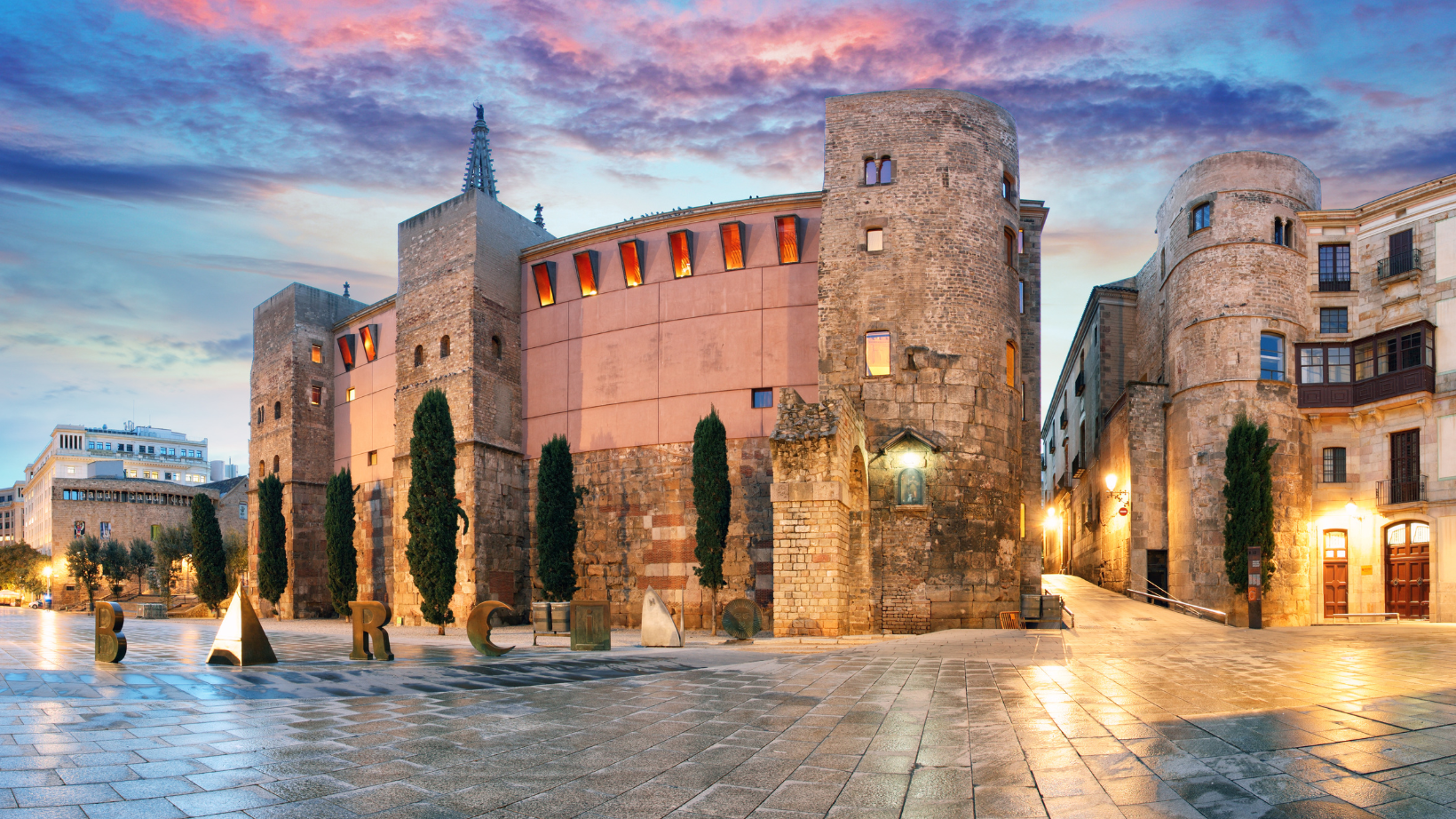 free things to do in Barcelona - Barri Gòtic (Gothic Quarter)