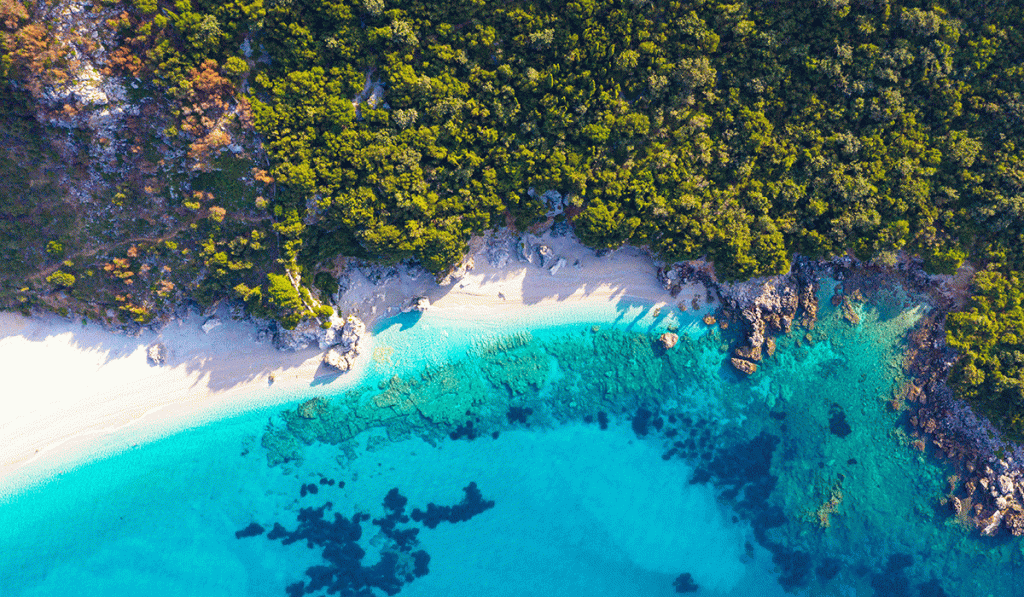 crystal clear turquois waters in Dhërmi