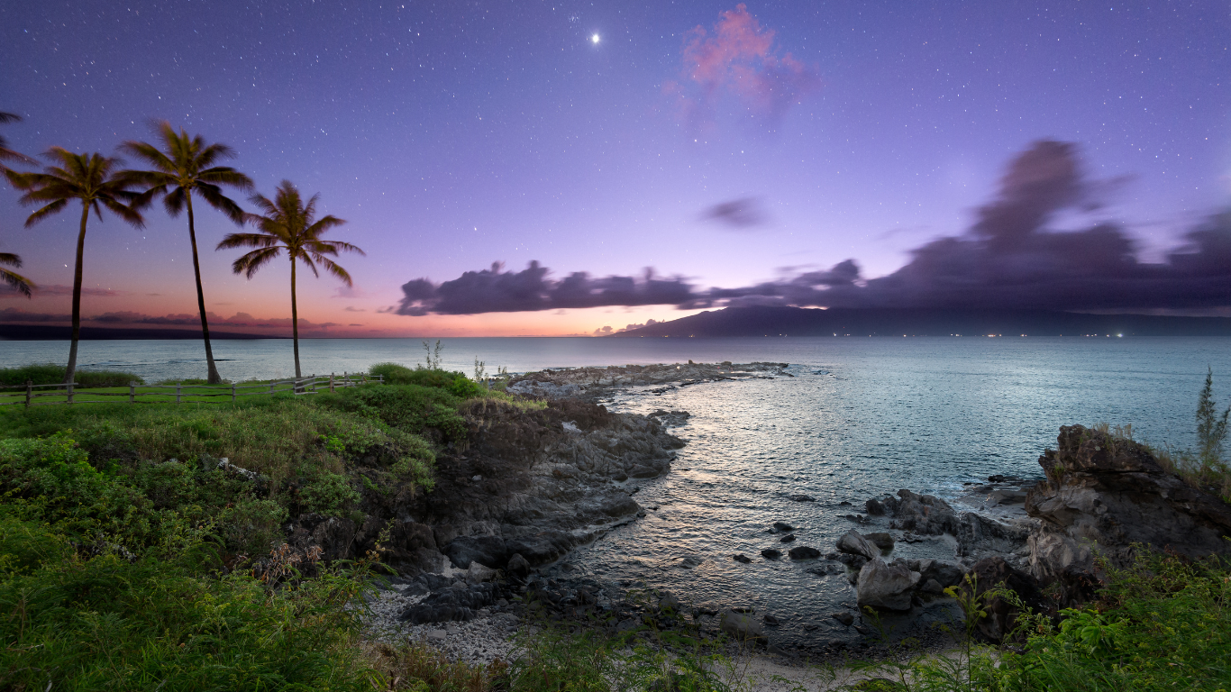 sunset in Kapalua Maui at the rocky shore line