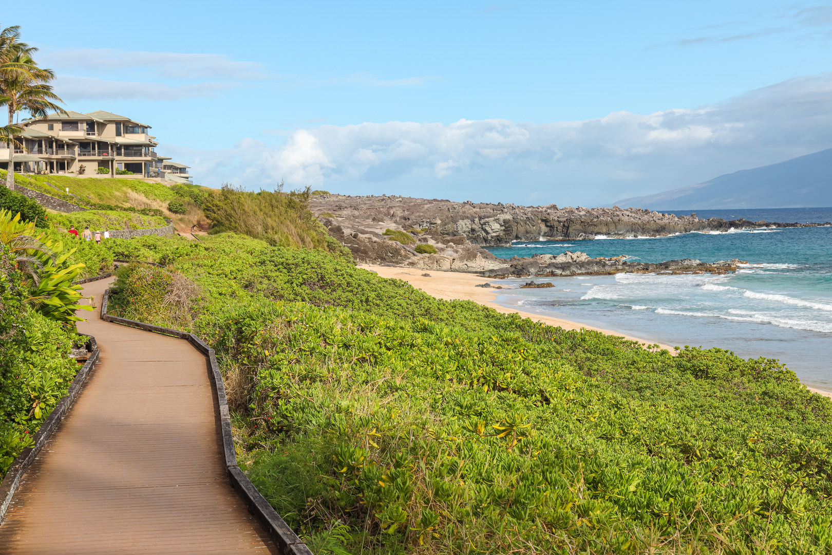 pathway along the beach with grass on each side of the Kapalua Coastal Trail