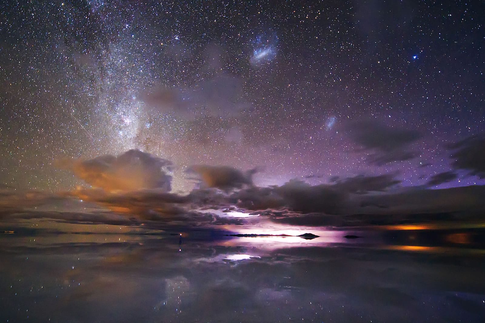 Milky way and stars in the nights sky at Salar de Uyuni