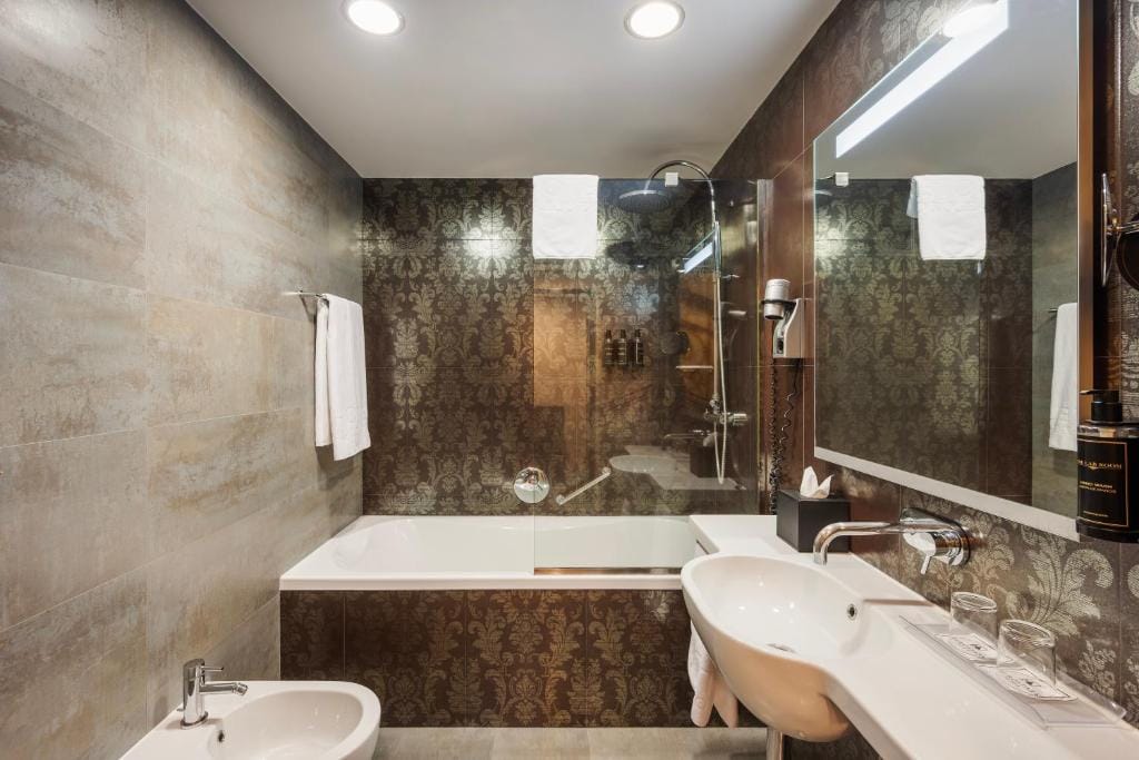 A modern bathroom with two sinks in and a jacuzzi at the Eurostars Palazzo Zichy in Budapest.