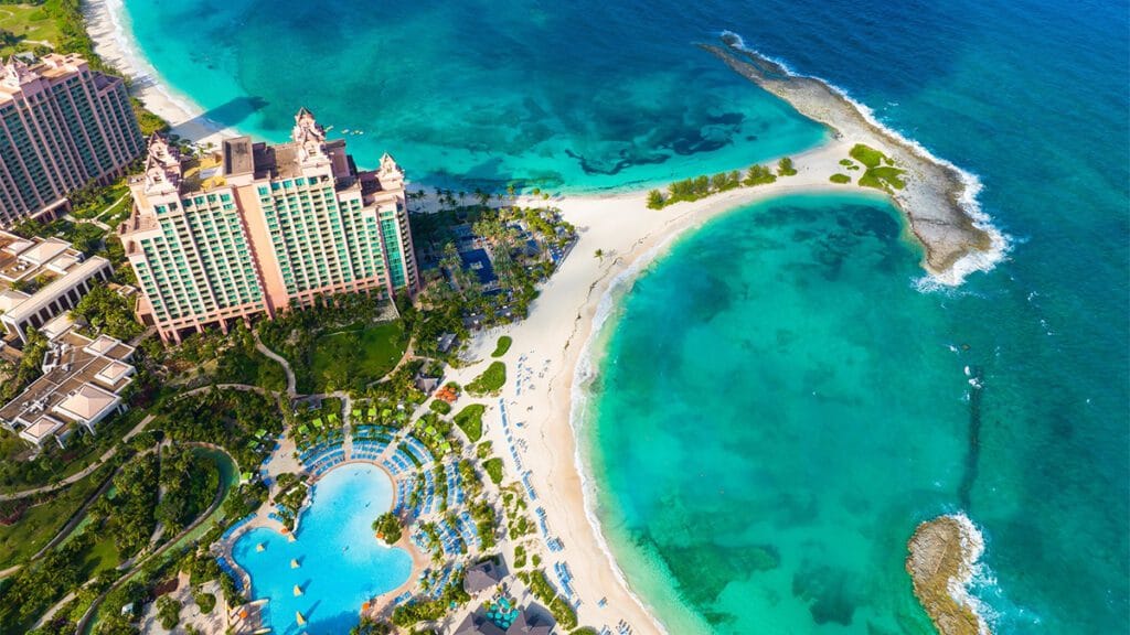 Beachfront Resorts Options In Nassau: Luxury & Budget